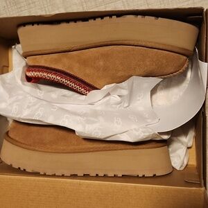 Womans Ugg Platform Tasman Slippers